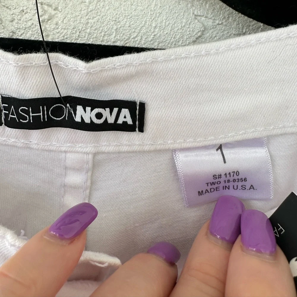 Fashion Nova Super High Rise Denim Skinnies White Pants Size 1 Juniors - Picture 3 of 5